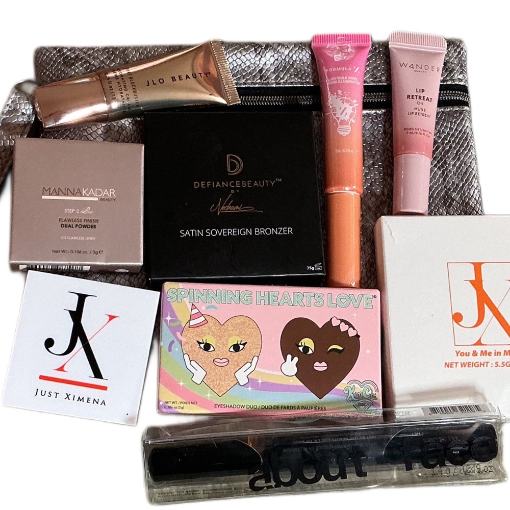 8 Item Makeup Small Bundle Bag, Eyeshadow, Lip Oil, Bronzer, Powder, Blush, New